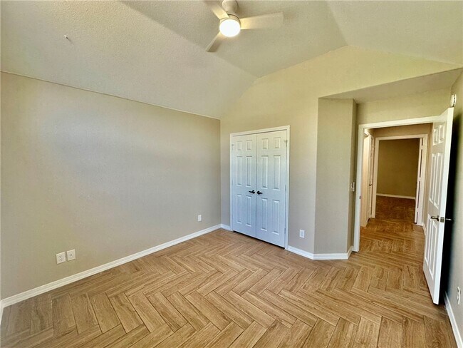 Building Photo - 6 Roessler Ln