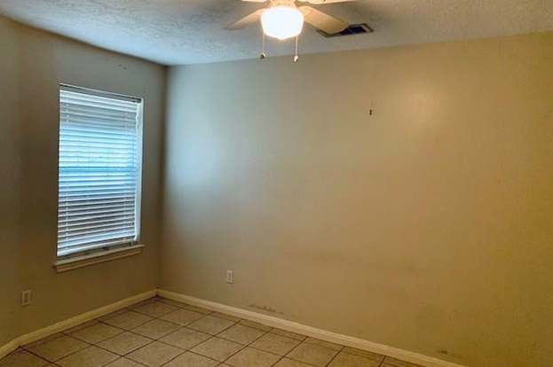 Building Photo - 802 Mary Ann Dr