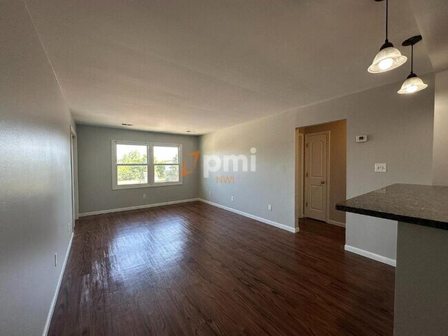 Building Photo - 5831 Creekview Ct W