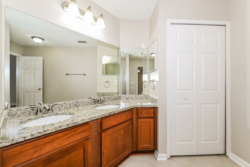 Building Photo - 2877 Sutton Estates Cir N