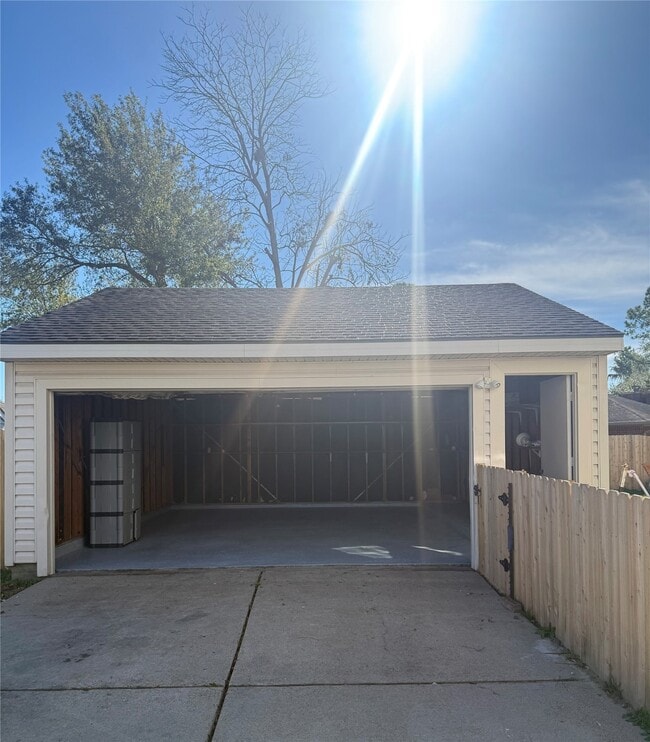 Building Photo - 818 Noble Springs Rd