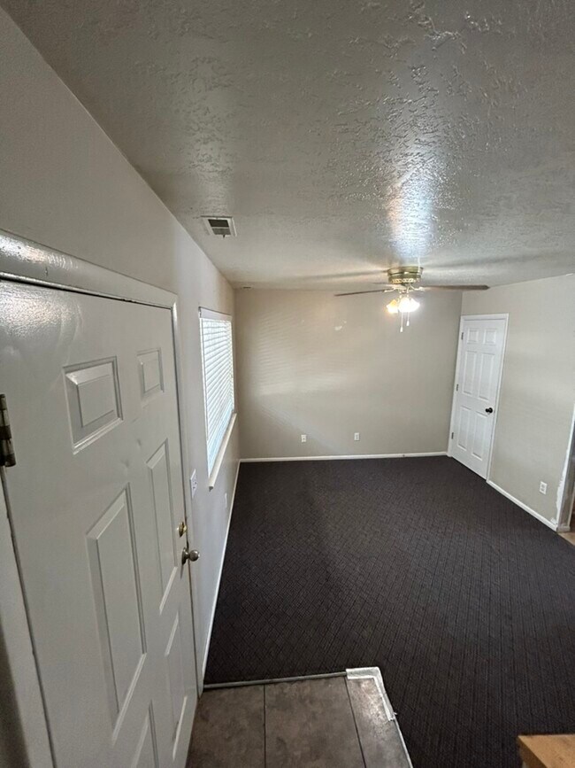 Building Photo - 166 E 1800 N