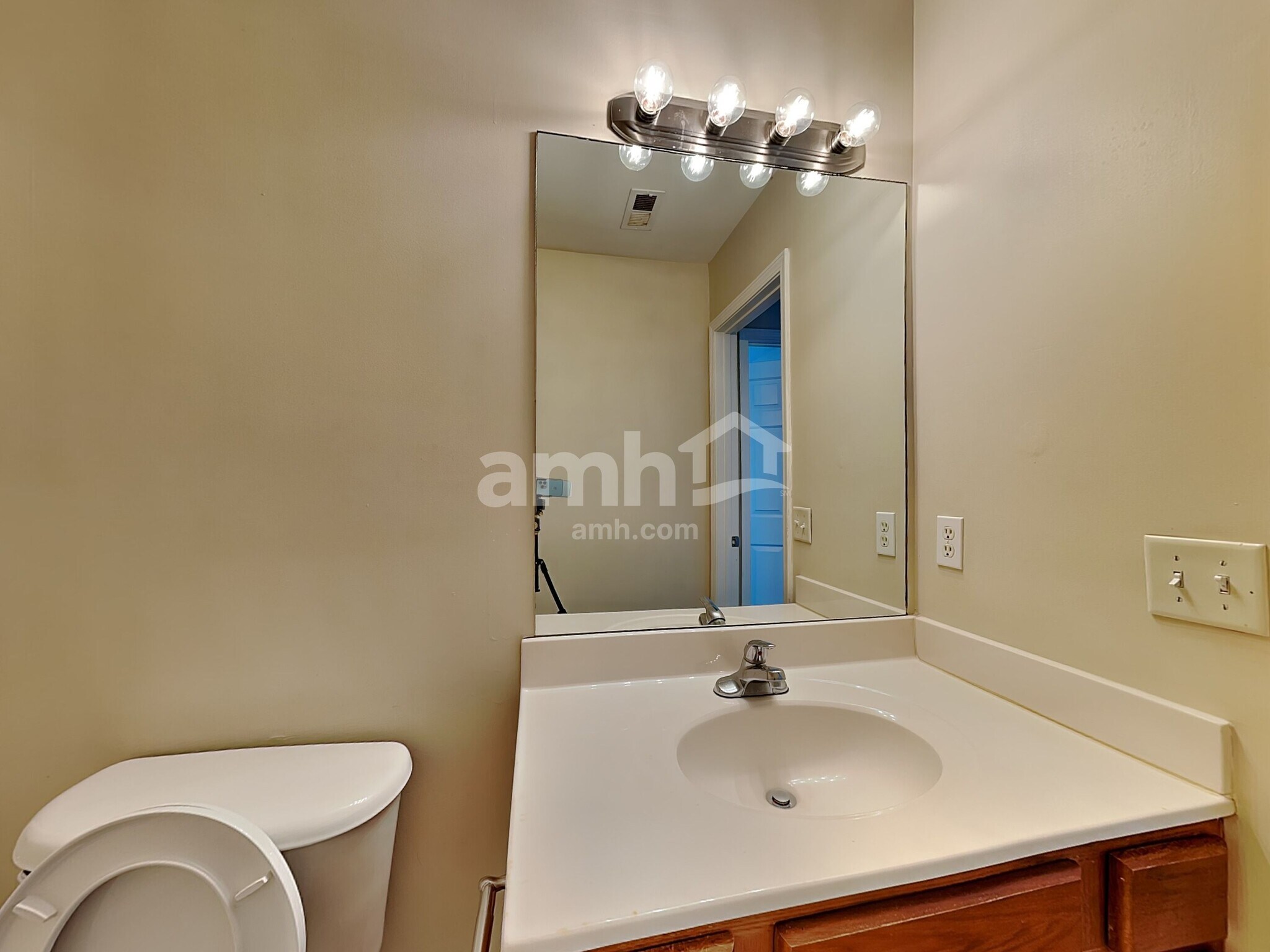 Building Photo - 147 Crescent Creek Ct