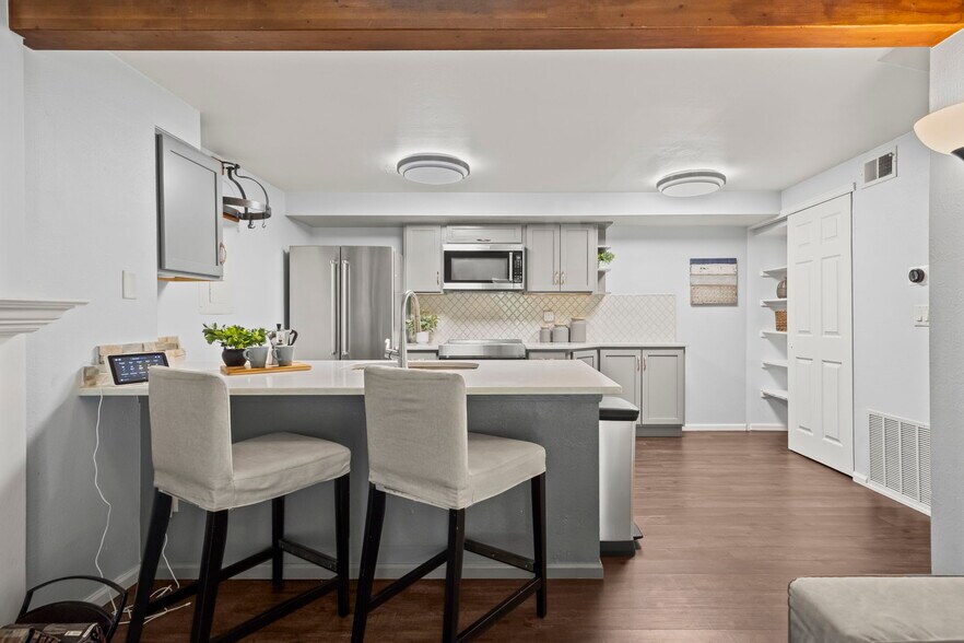 Building Photo - 20 S Boulder Cir