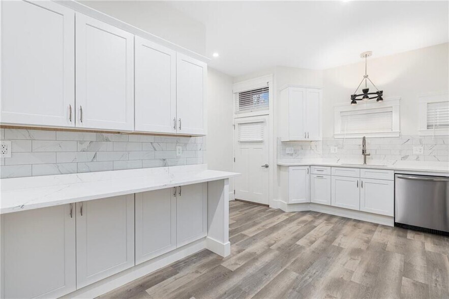 Building Photo - 56 Sutton St