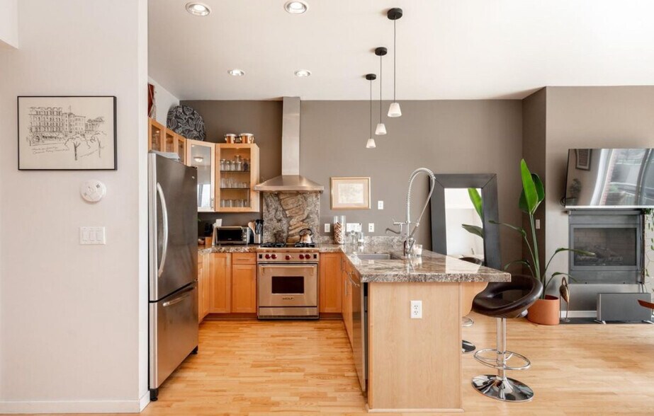 Building Photo - 1440 Little Raven St