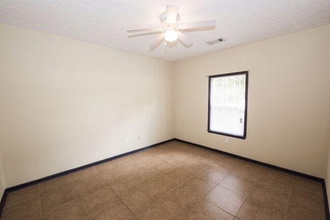 Building Photo - 832 Harvard Dr