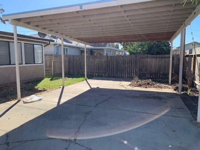 Building Photo - Cozy Three Bedroom, Two Bathroom Home with 2-Car Garage in S. Natomas