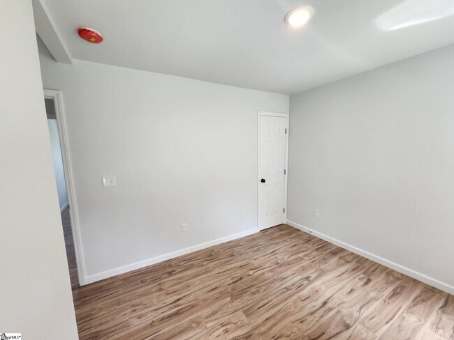 Building Photo - 109 2nd St