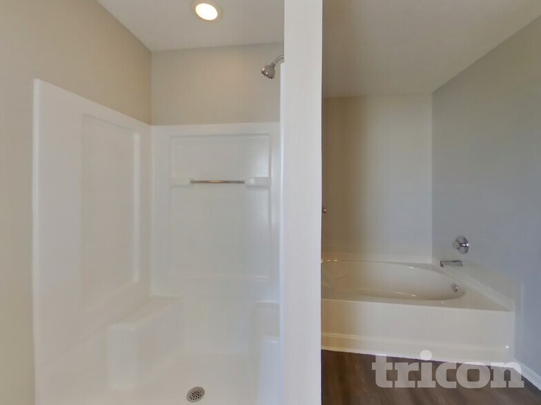 Building Photo - 5624 W Littleton Dr