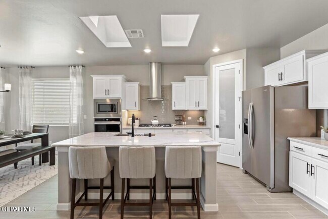 Building Photo - 257 Adamtowne Dr