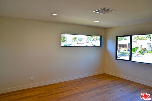 Building Photo - 3116 W 81st St