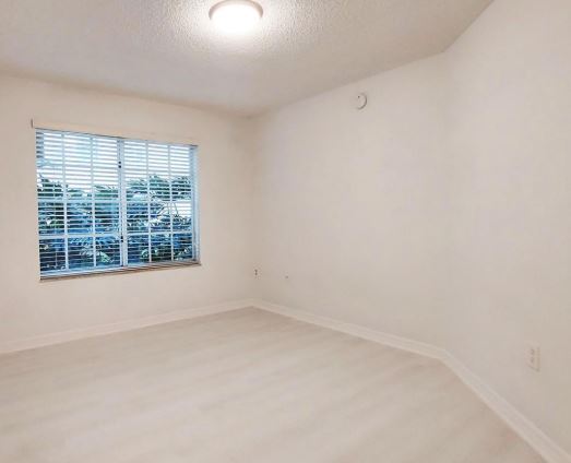 Building Photo - 2457 Centergate Dr