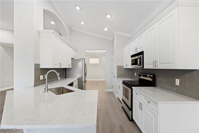 Building Photo - 10392 Autumn Breeze Dr