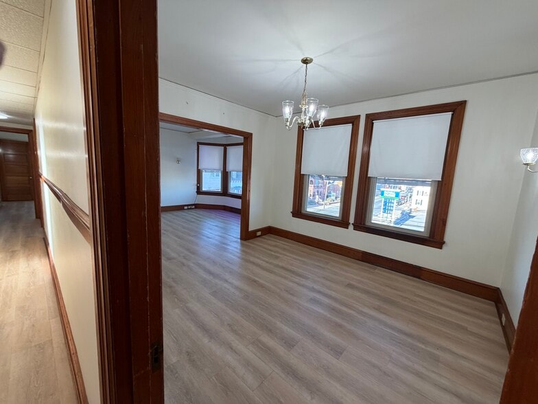 Building Photo - 3 E Chestnut St