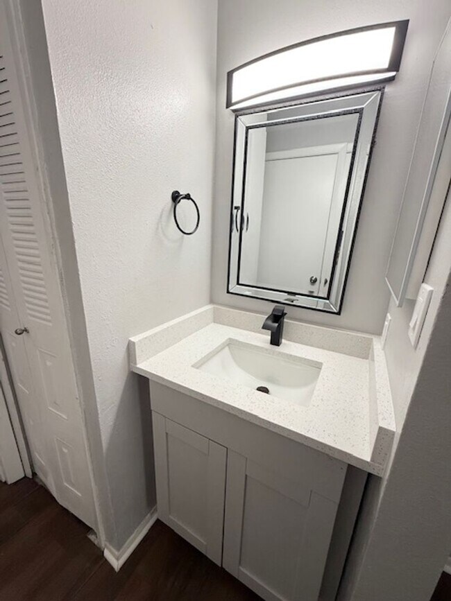 Building Photo - 208 Afton Square