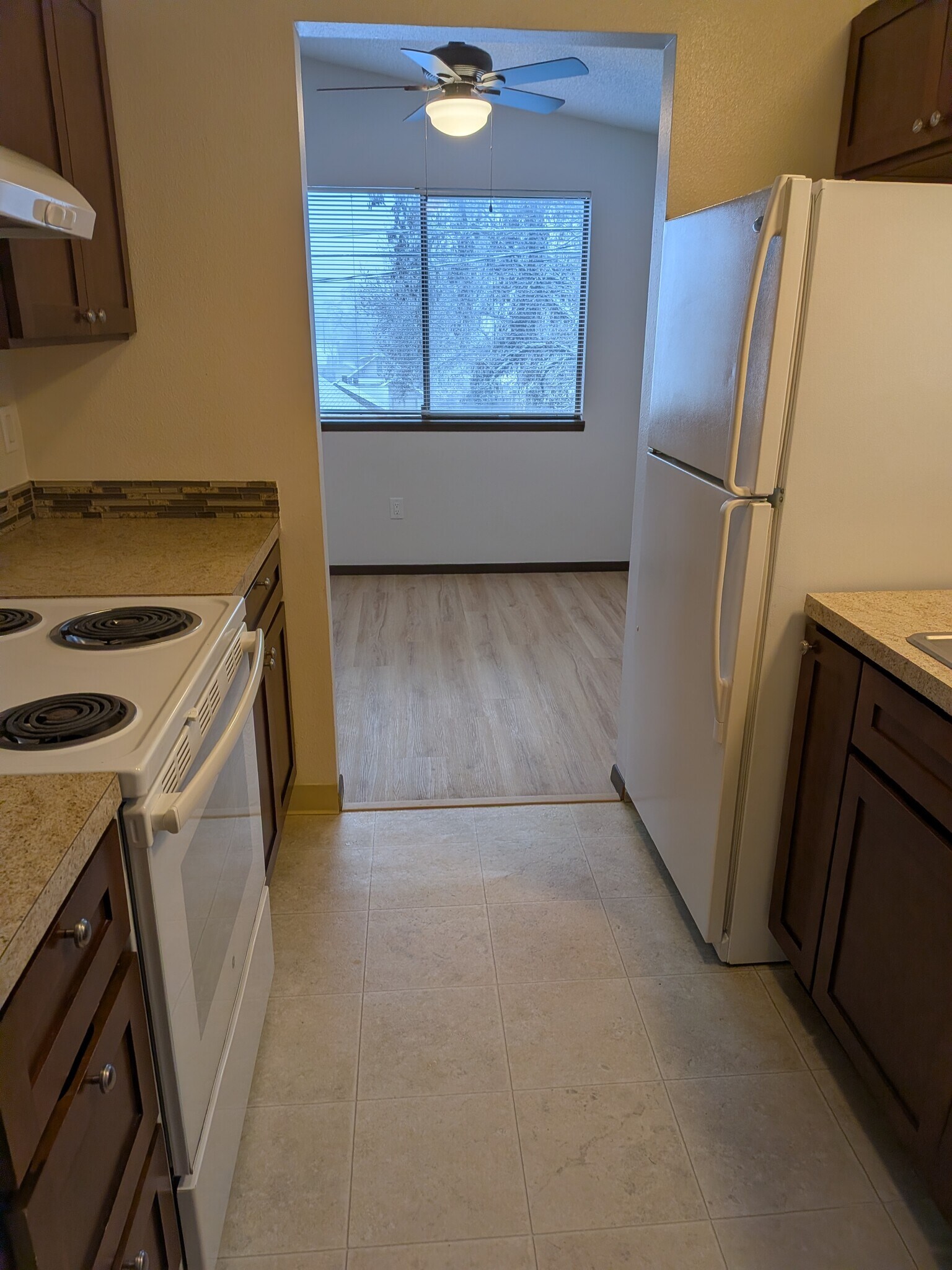 Building Photo - 1406 W Cora Ct