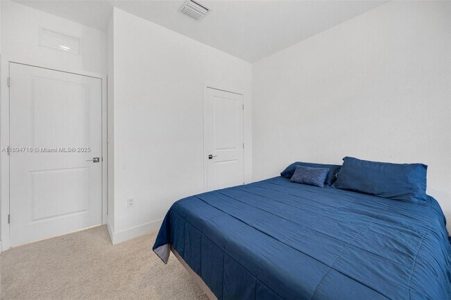 Building Photo - 156 SW 171st Ln