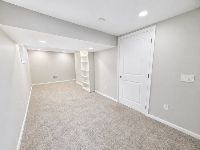 Building Photo - 38 Victory Ln