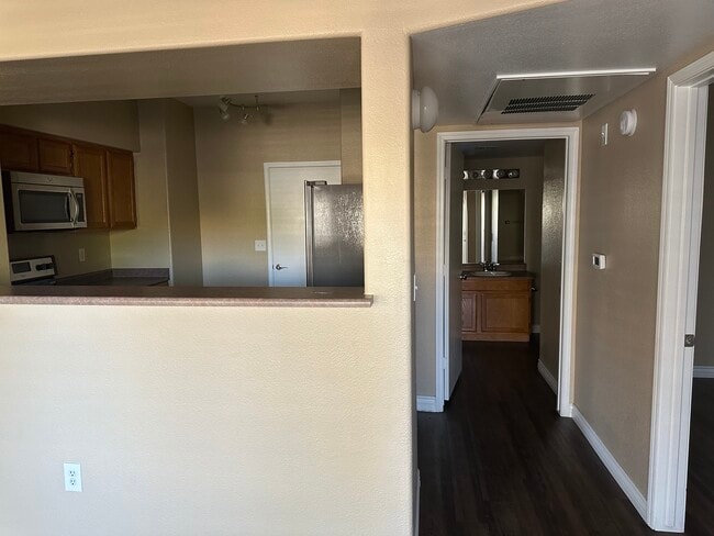 Building Photo - 7255 W Sunset Rd