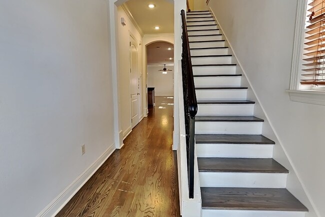 Building Photo - 422 S Habana Ave