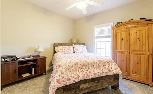 Building Photo - Spacious 3BD/2BA Home in Hahira with Scree...
