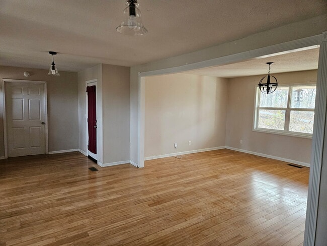 Building Photo - 5015 Buggy Ln