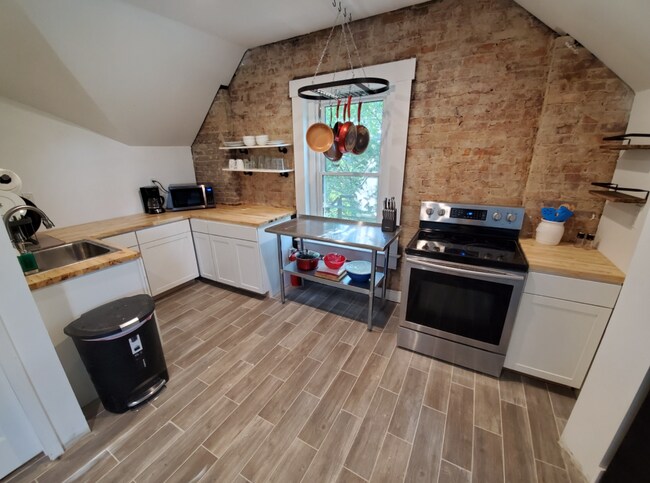 Building Photo - 2630 W Burnett Ave