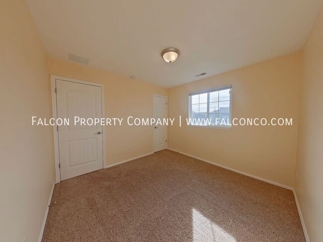 Building Photo - 10151 Silver Stirrup Dr