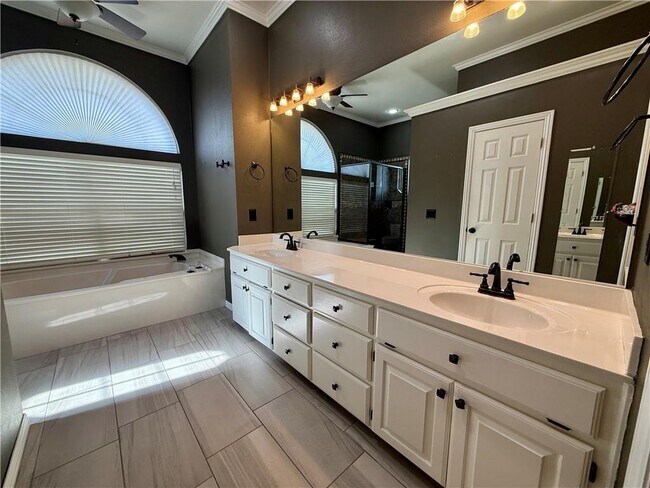 Building Photo - 101 Fox Glove Ln