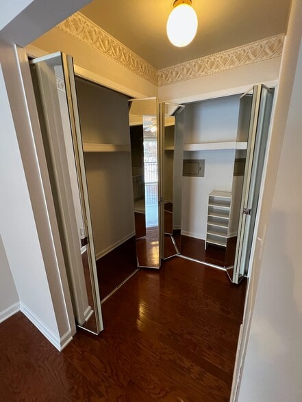 Building Photo - 18411 University Park Dr