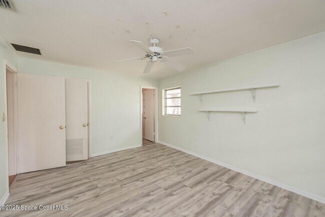 Building Photo - 508 Poinsettia Rd