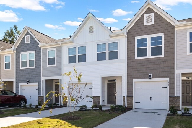 Building Photo - 130 Paramount Dr