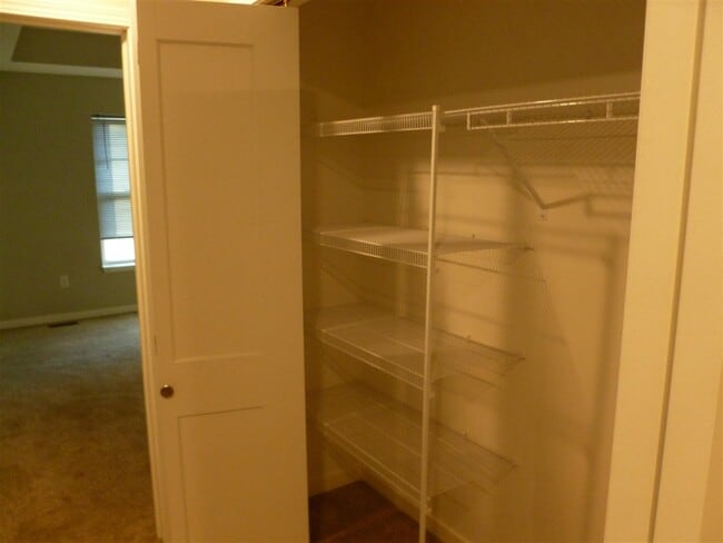 Building Photo - 1330 N Dodge St Ct