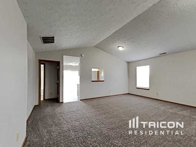 Building Photo - 1372 Evergreen Dr