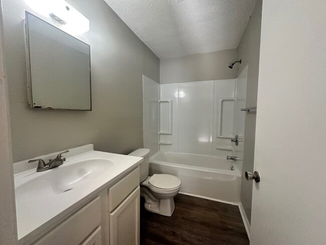Building Photo - 1472 Sherwood Dr
