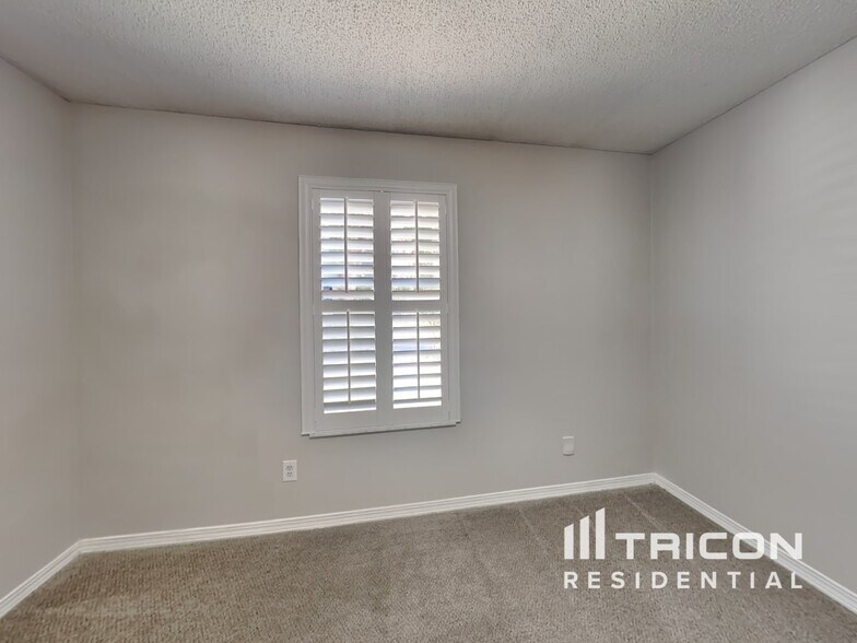 Building Photo - 4672 Wassail Dr