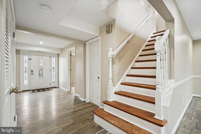 Building Photo - 8102 Pinelake Ct