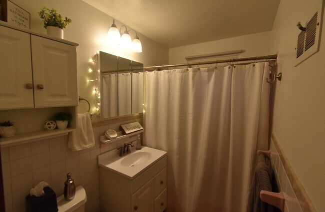 Building Photo - 3 Bedroom Home located in Camp Hill PA