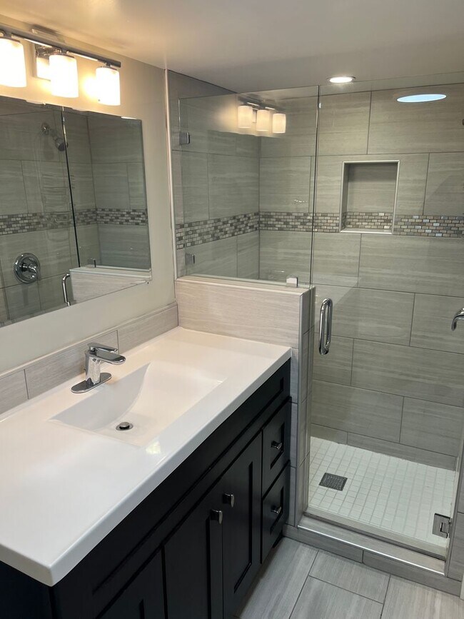 Building Photo - 3 Bedroom / 2 Bath House in West Portal!