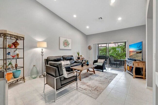 Building Photo - 6129 Heliconia Rd