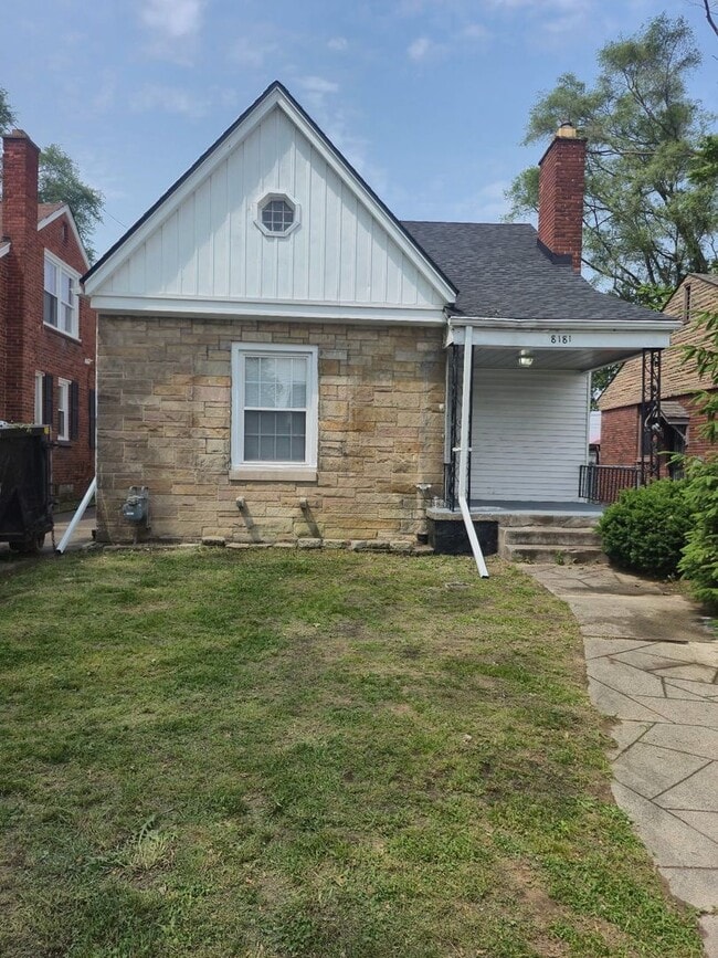 Building Photo - 8181 House St