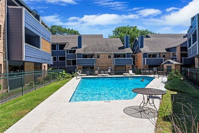 Building Photo - 2500 Burleson Rd