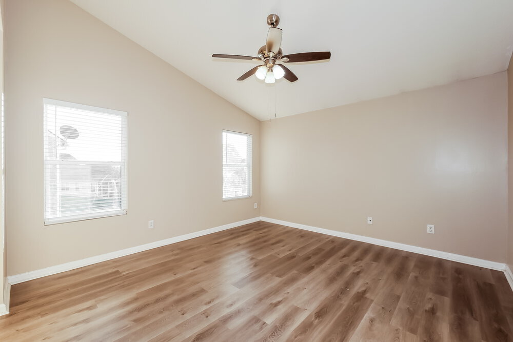 Building Photo - 15559 Old Pond Cir