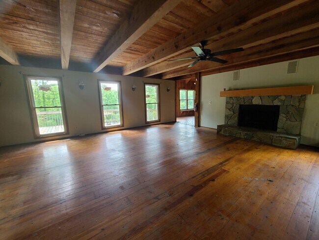 Building Photo - 299 Pearson Rd