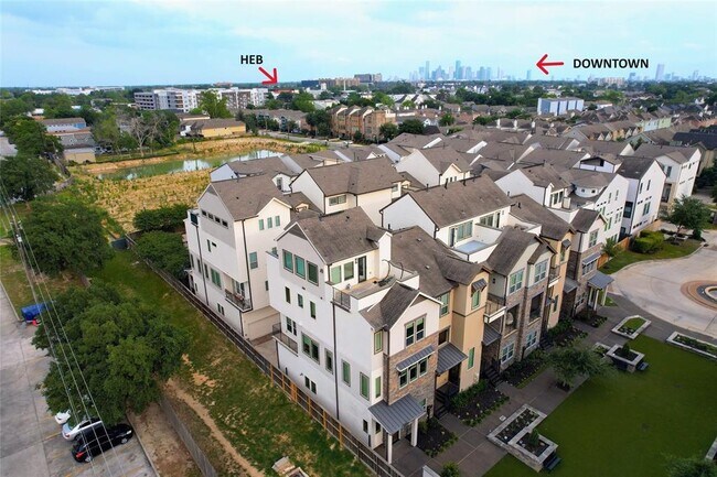 Building Photo - 2640 Fountain Key Blvd