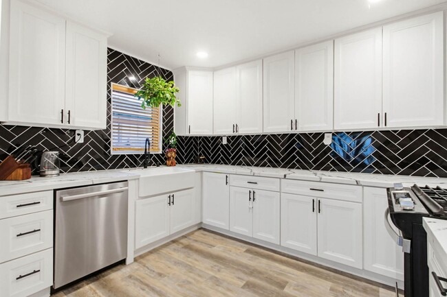 Building Photo - 1418 Marshall St