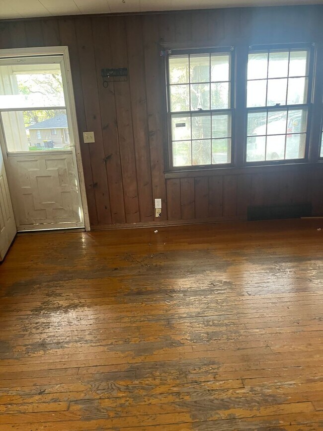 Building Photo - 3 Bedroom 1 Bath Home For Rent