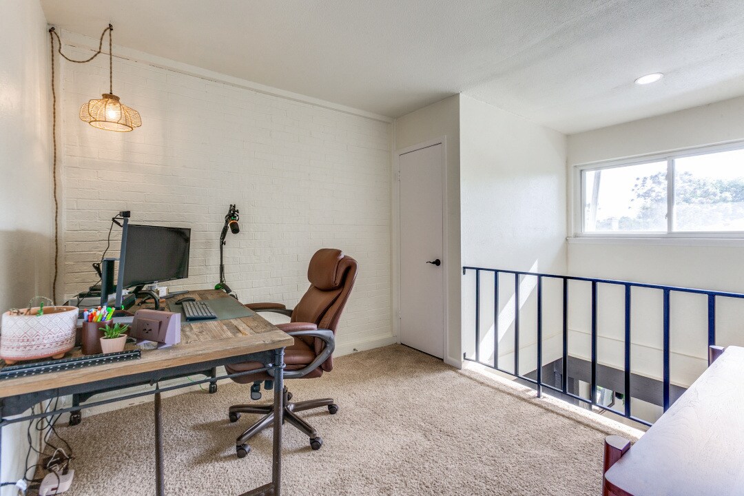 Building Photo - 4120 Towngate Blvd