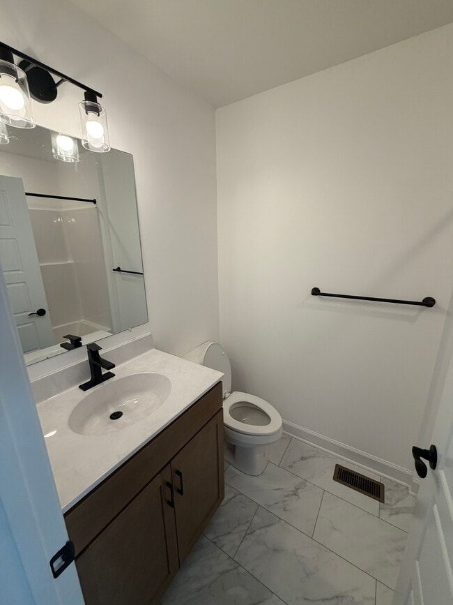 Building Photo - 1420 Derby Dr